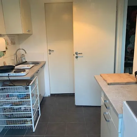 Vahe Apartment, *